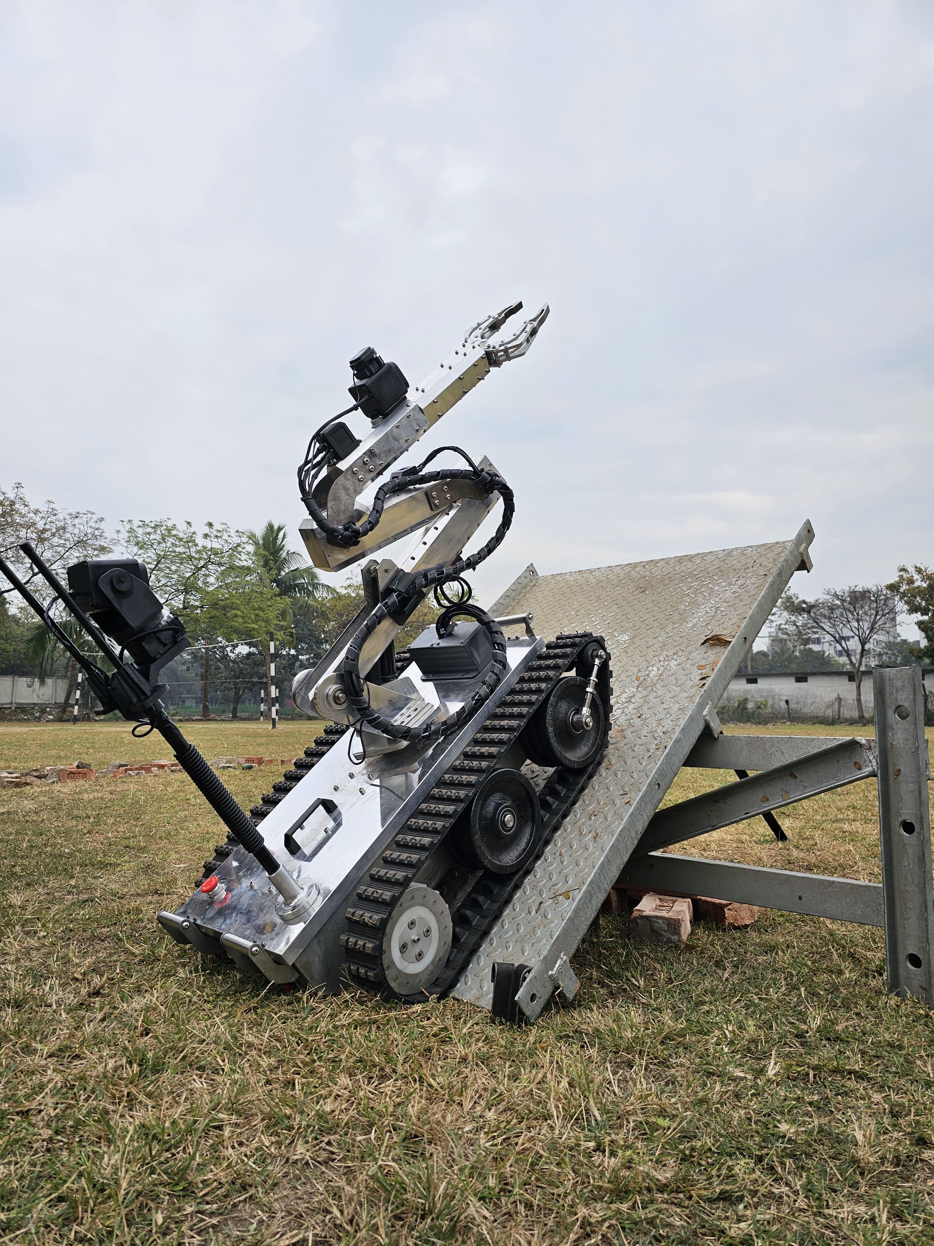 ROV climbing test during field validation